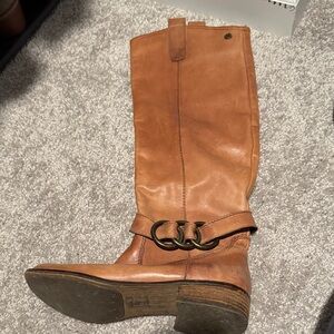 Elegant Tan Heeled Boots